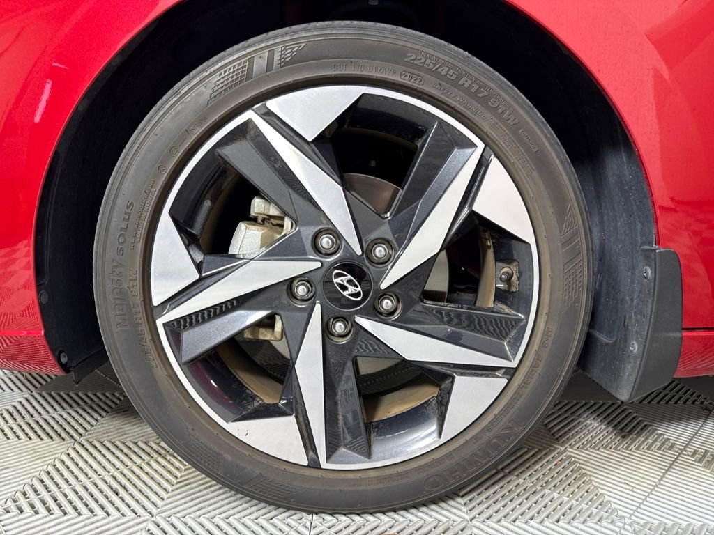 Used 2023 Hyundai Elantra Limited image 25