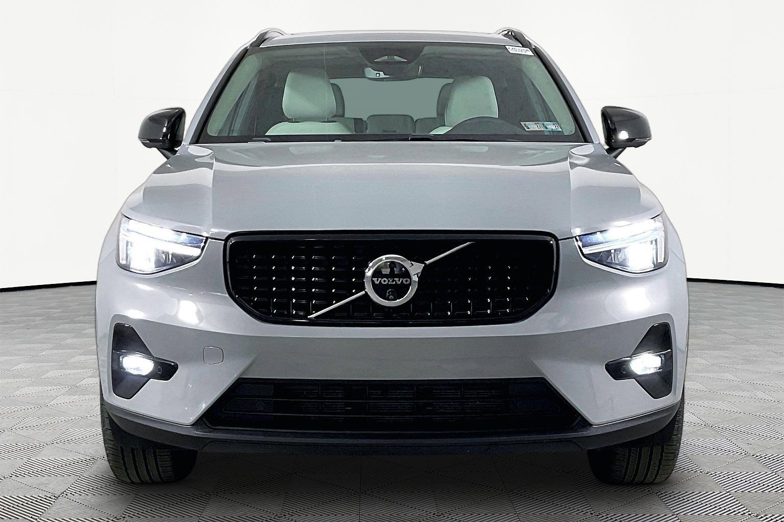 Used 2025 Volvo XC40 B5 Plus w/ Protection Package Premier AWD/4WD image 2