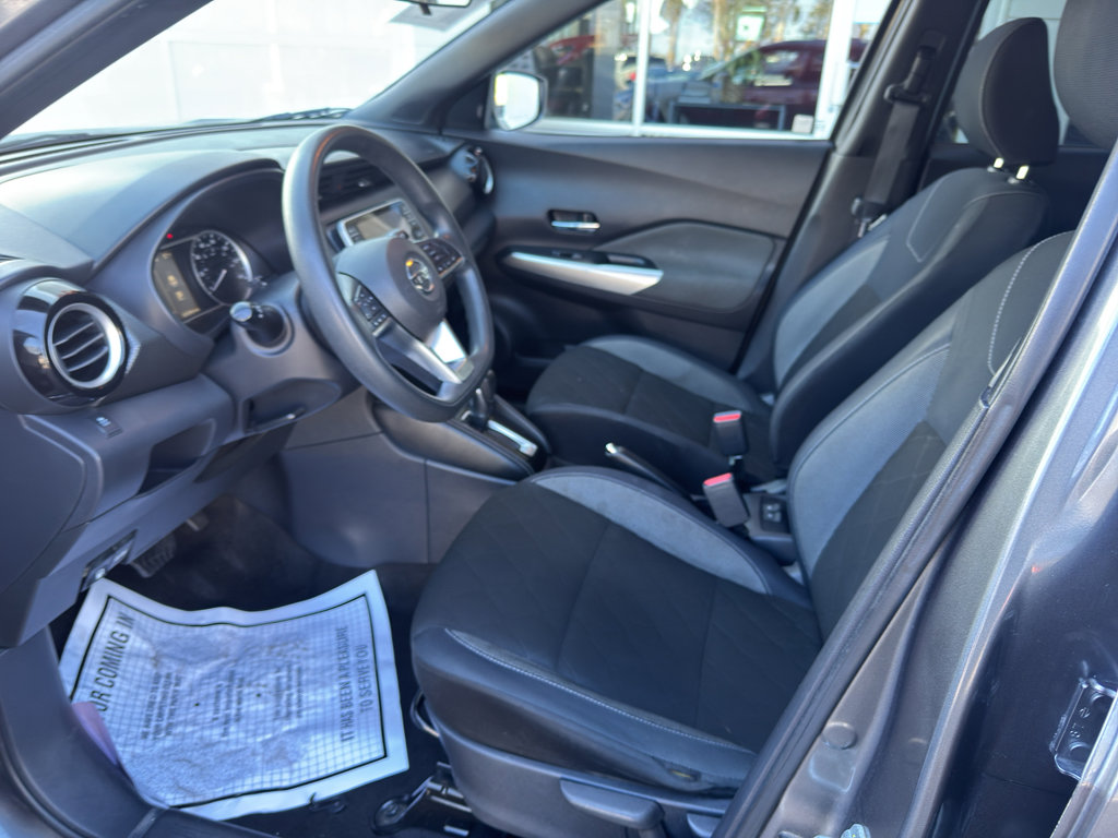 Used 2018 Nissan Kicks SV image 5