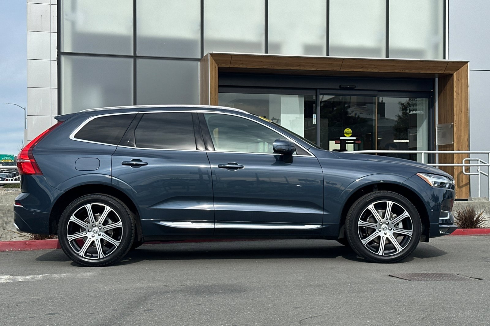 Used 2021 Volvo XC60 T5 Inscription w/ Advanced Package image 8
