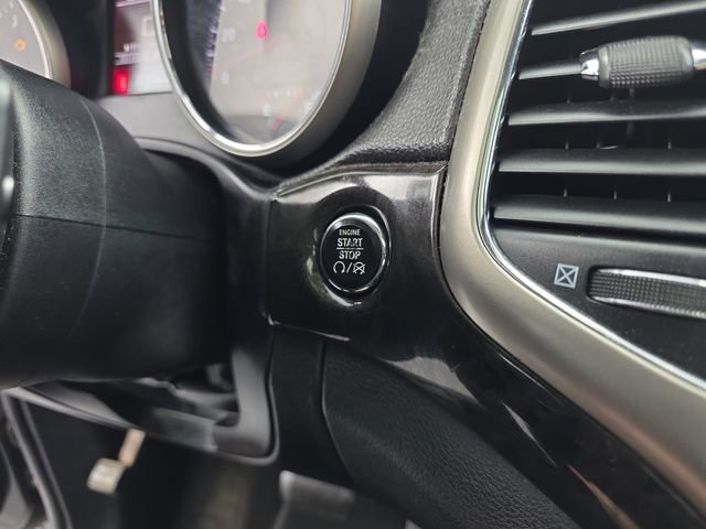 Used 2012 Jeep Grand Cherokee Laredo w/ Laredo E Group image 26