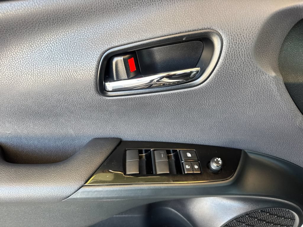 Used 2022 Toyota Prius LE FWD image 12