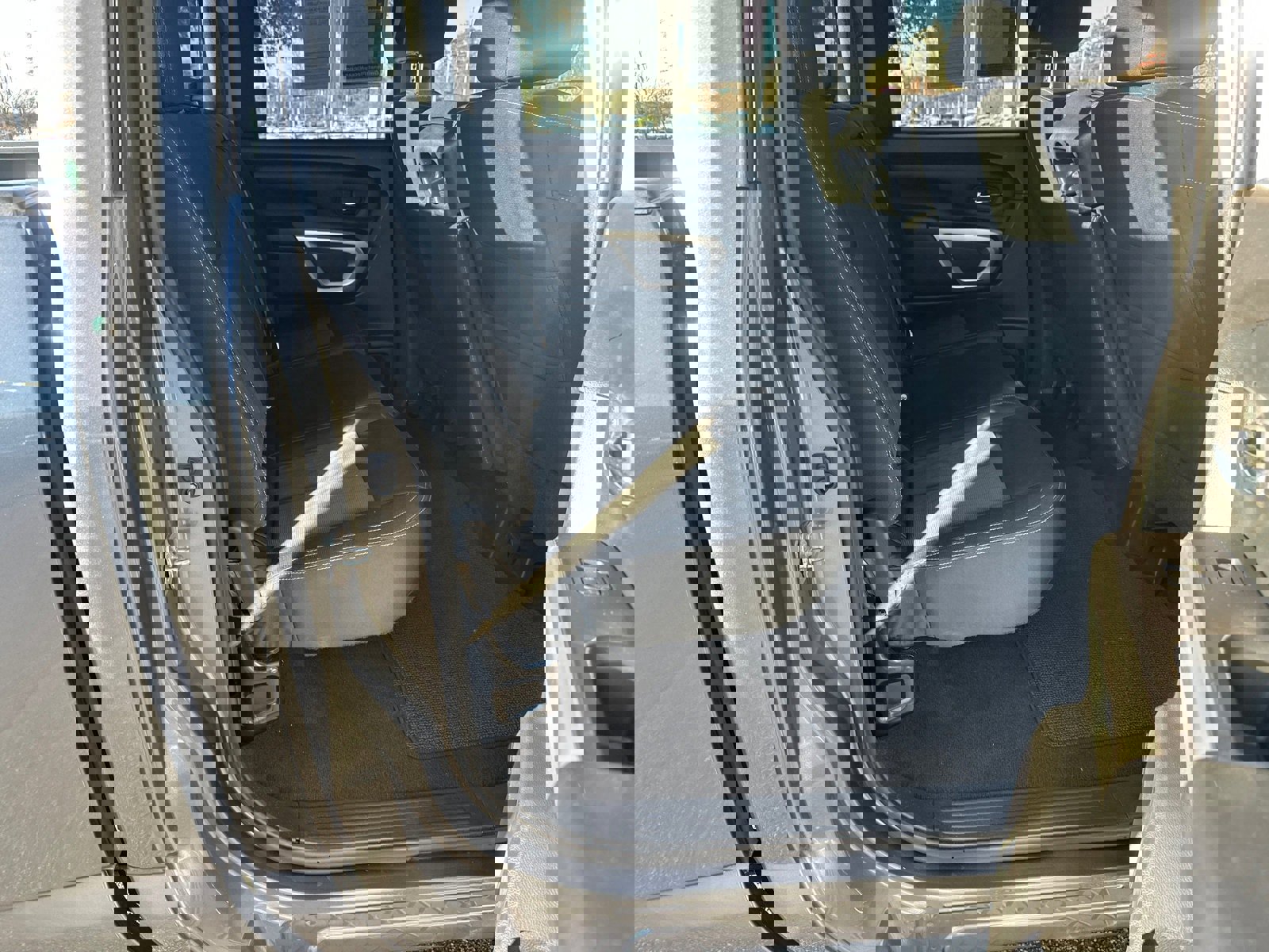 Used 2019 Nissan Titan SV image 15