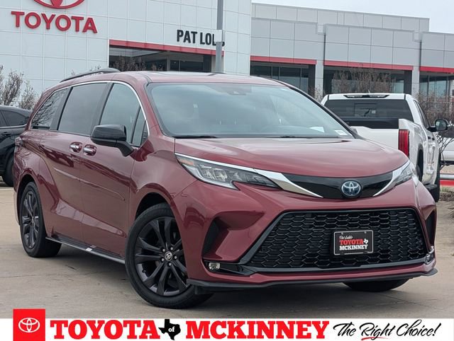 Used 2022 Toyota Sienna XSE image 1