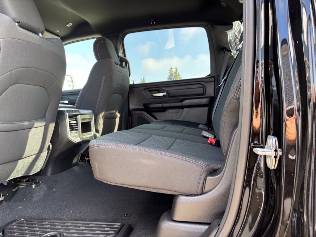 New 2026 RAM 1500 Express AWD/4WD image 12