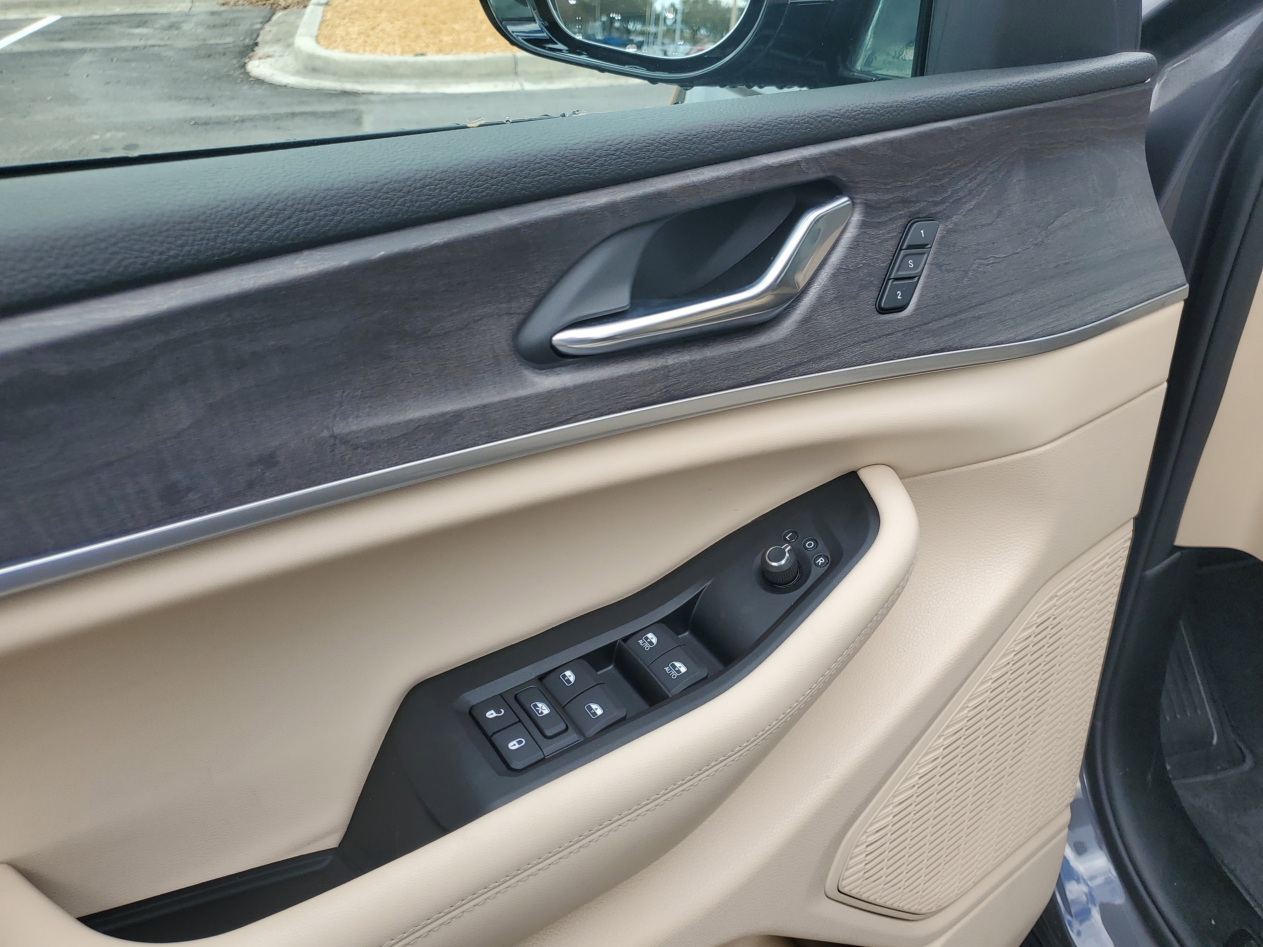 Used 2025 Jeep Grand Cherokee L Limited image 15