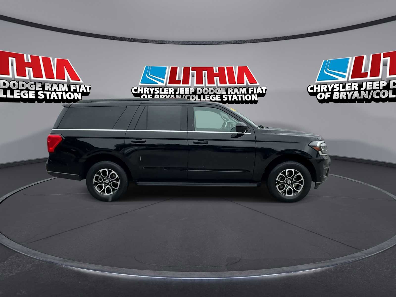 Used 2024 Ford Expedition Max XLT image 9