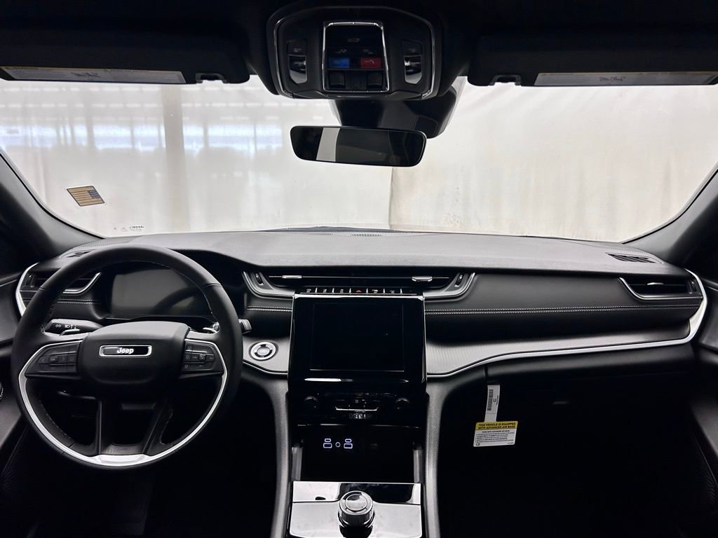 New 2025 Jeep Grand Cherokee 4WD image 25