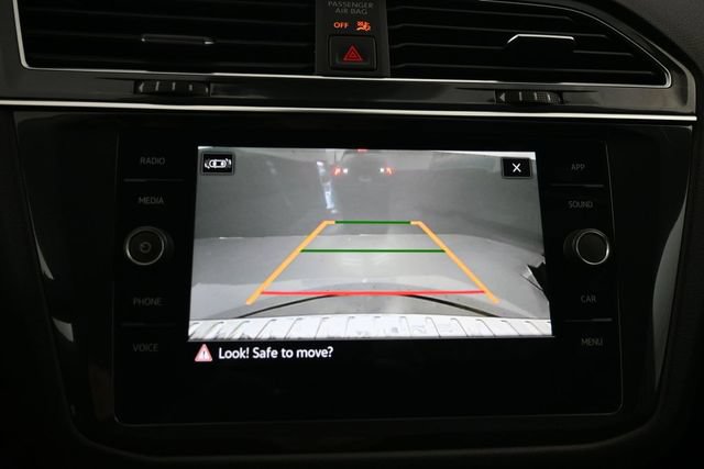 Used 2023 Volkswagen Tiguan SE w/ Panoramic Sunroof Package FWD image 19