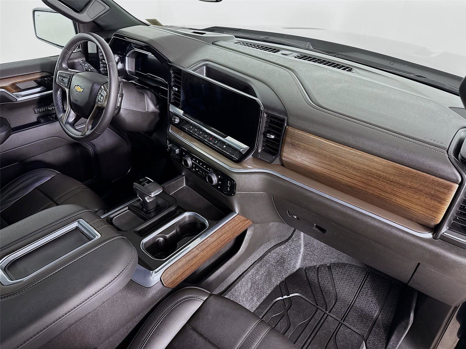 Used 2022 Chevrolet Silverado 1500 High Country w/ High Country Premium Package image 31