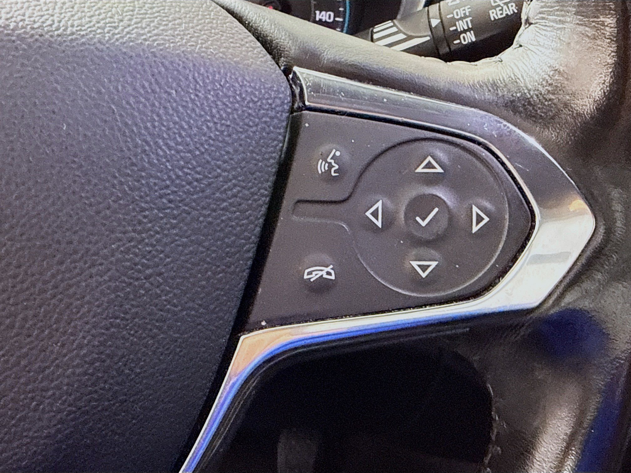 Used 2019 Chevrolet Traverse Premier w/ LPO, Blackout Package FWD image 15