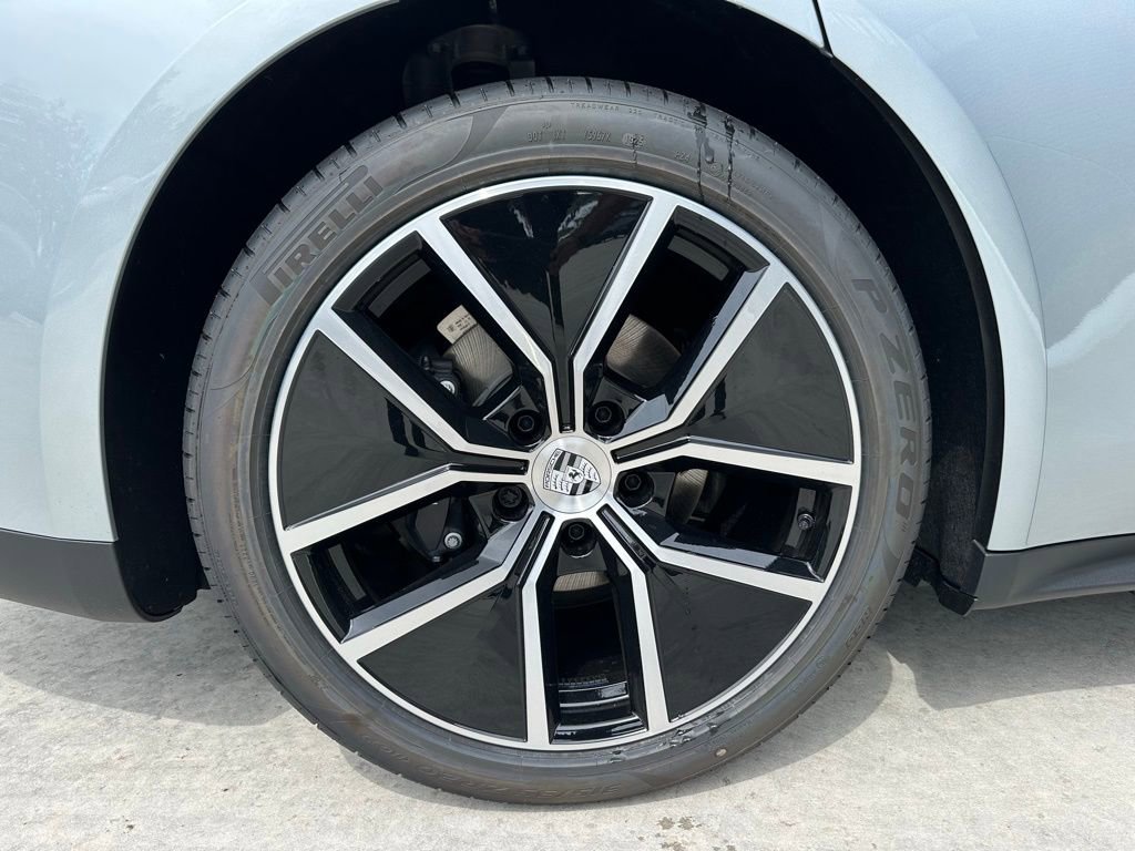 Used 2025 Porsche Panamera image 37