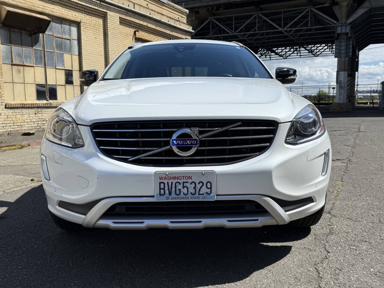 Used 2017 Volvo XC60 T6 Dynamic w/ Preferred Option Package AWD/4WD image 27