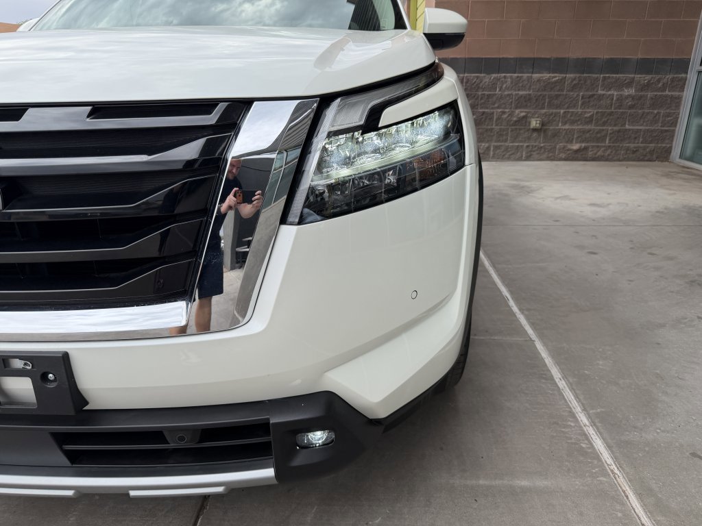 Used 2023 Nissan Pathfinder Platinum image 11