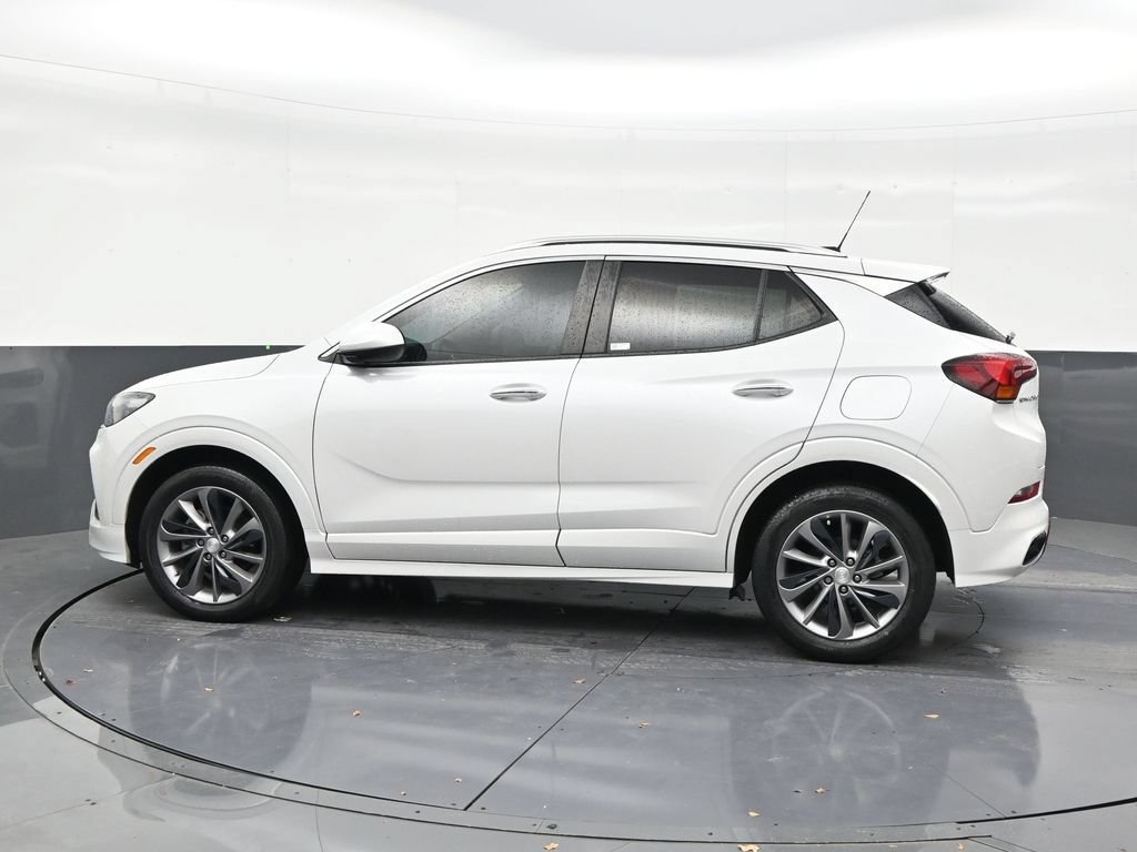 Used 2022 Buick Encore GX Select w/ Sport Touring Package FWD image 2