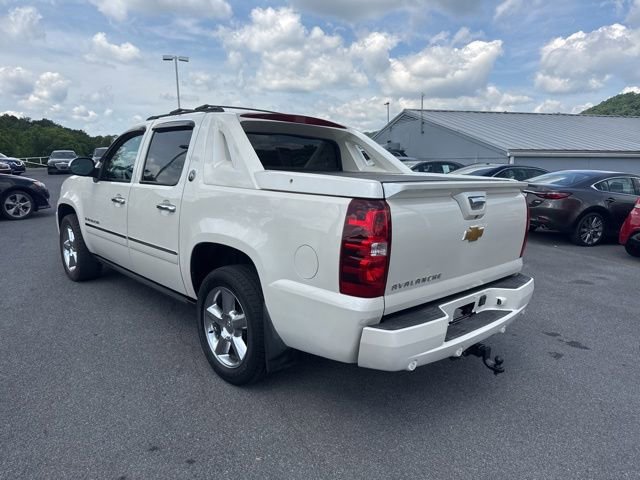 Used 2013 Chevrolet Avalanche LTZ AWD/4WD image 6