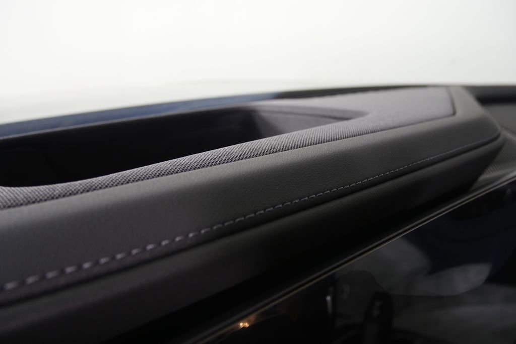 New 2026 BMW 750e xDrive w/ Executive Package image 20