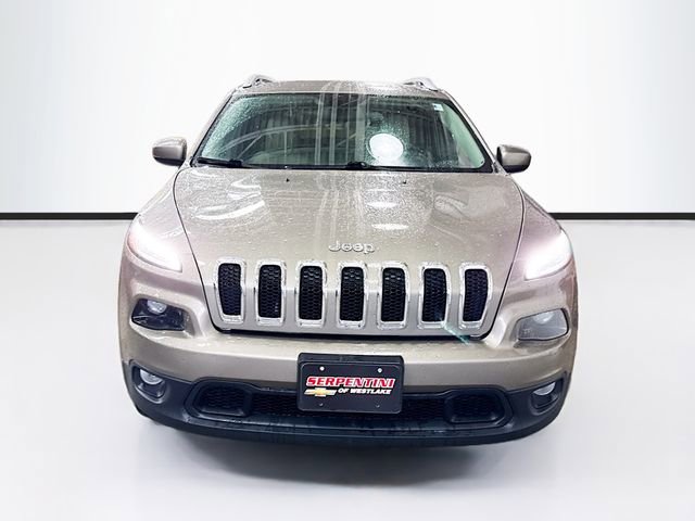 Used 2017 Jeep Cherokee Latitude w/ True North Edition AWD/4WD image 4