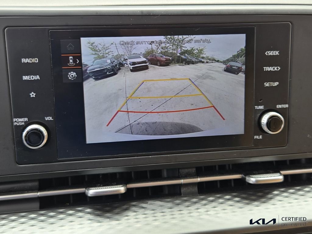 Used 2023 Kia Carnival LX FWD image 21