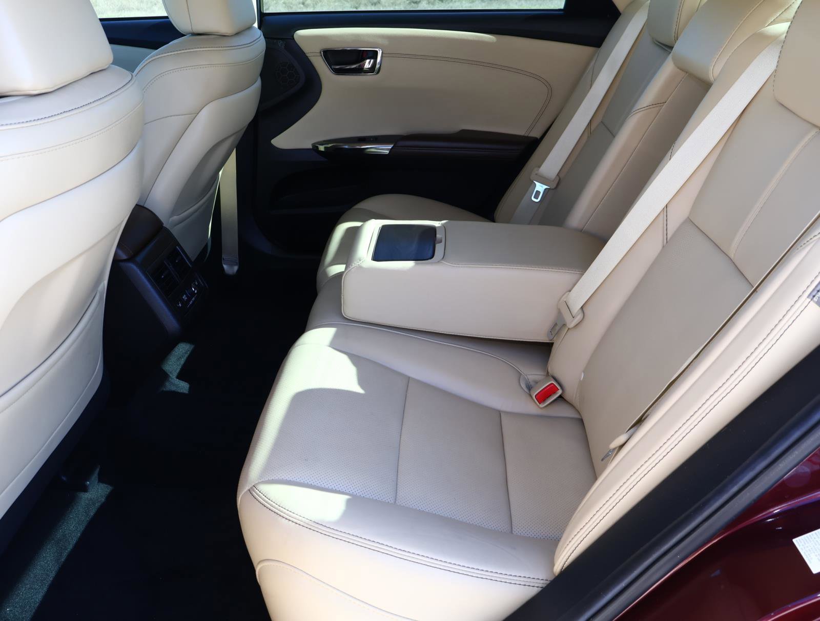 Used 2016 Toyota Avalon Limited w/ Toyota Safety Sense Package image 21