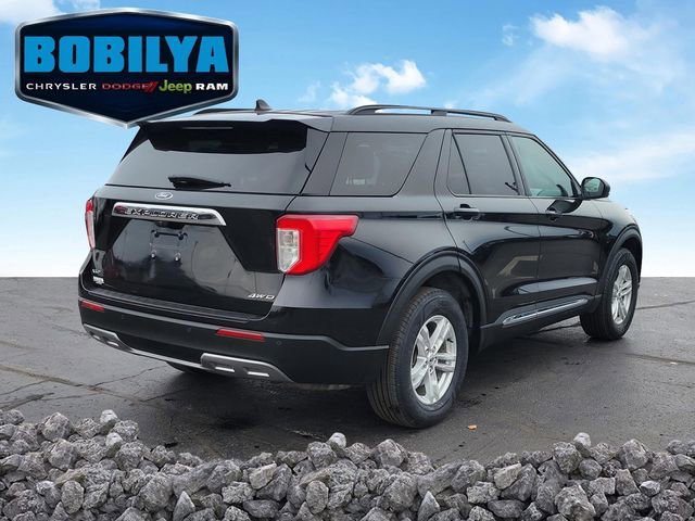 Used 2022 Ford Explorer XLT w/ Equipment Group 202A image 3