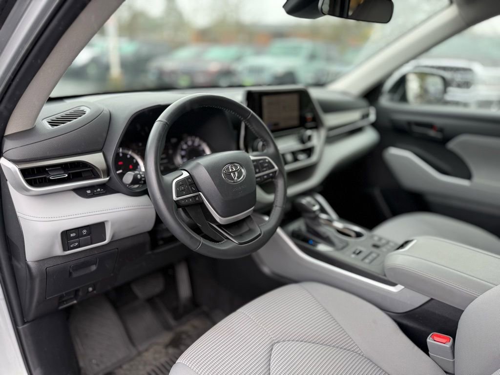 Used 2023 Toyota Highlander LE image 14