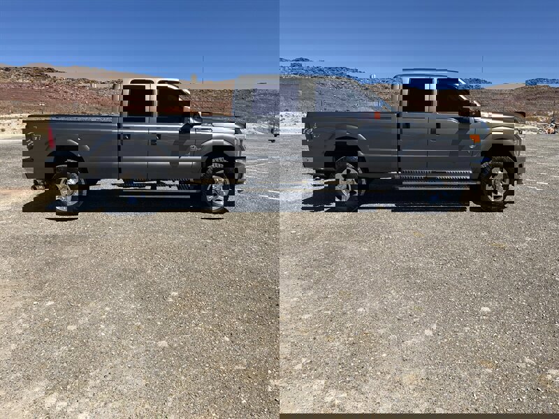 Used 2011 Ford F250 XLT w/ XLT Premium Pkg image 2