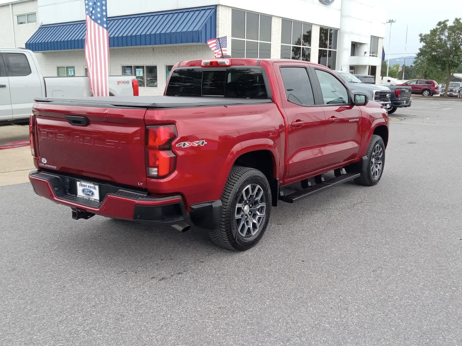 Used 2023 Chevrolet Colorado LT w/ LT Convenience Package III AWD/4WD image 4