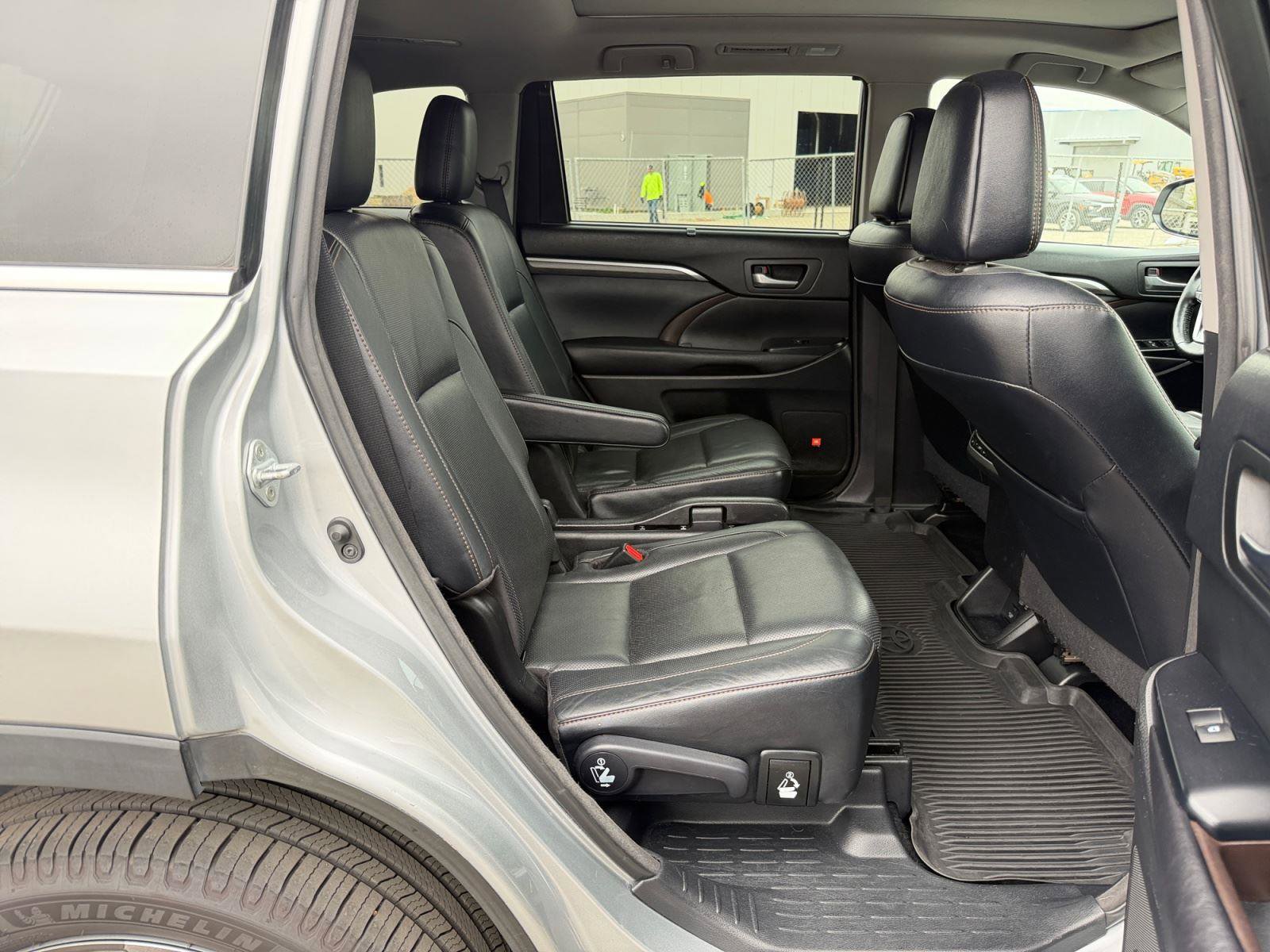 Used 2017 Toyota Highlander Limited Platinum image 18
