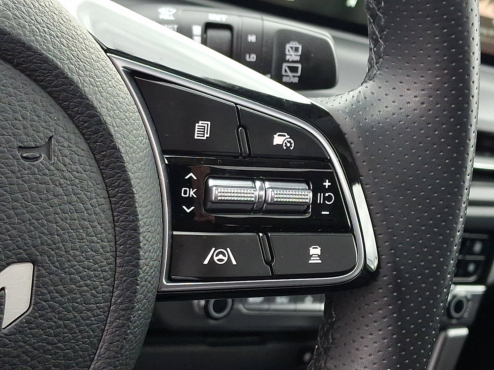 Certified 2025 Kia Seltos SX w/ SX Sunroof Package image 23