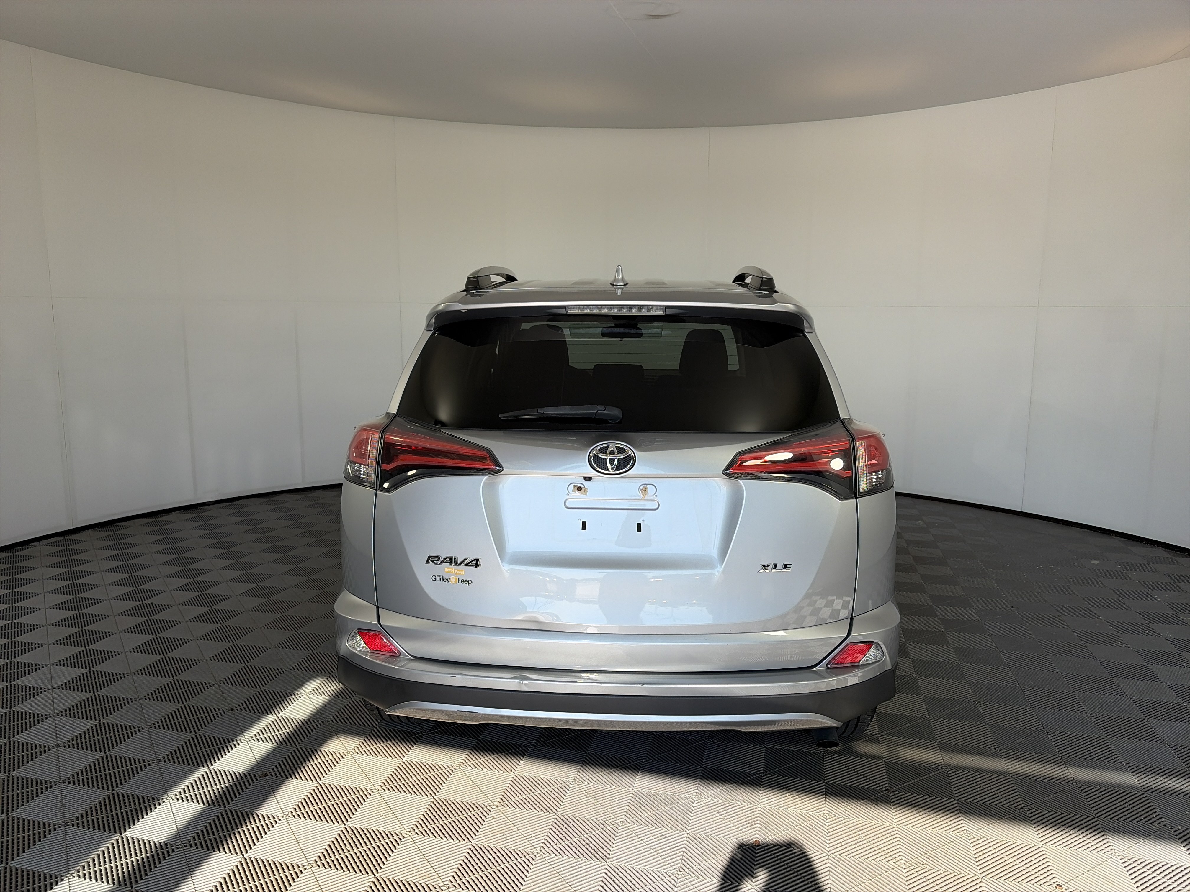 Used 2018 Toyota RAV4 XLE FWD image 9