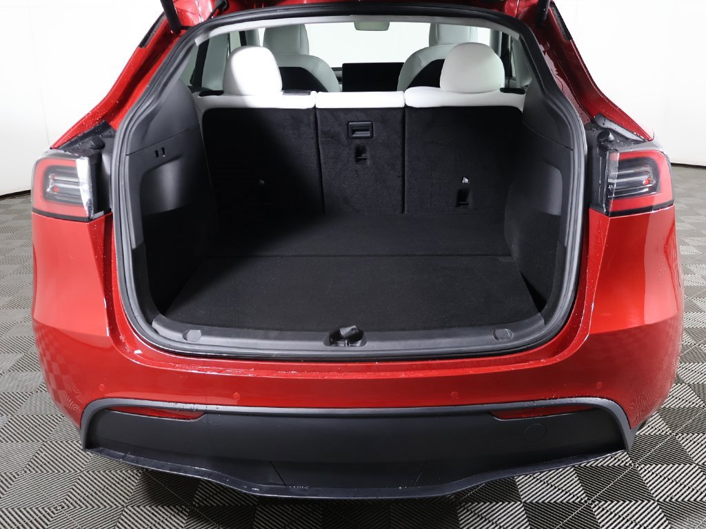 Used 2022 Tesla Model Y Long Range image 17