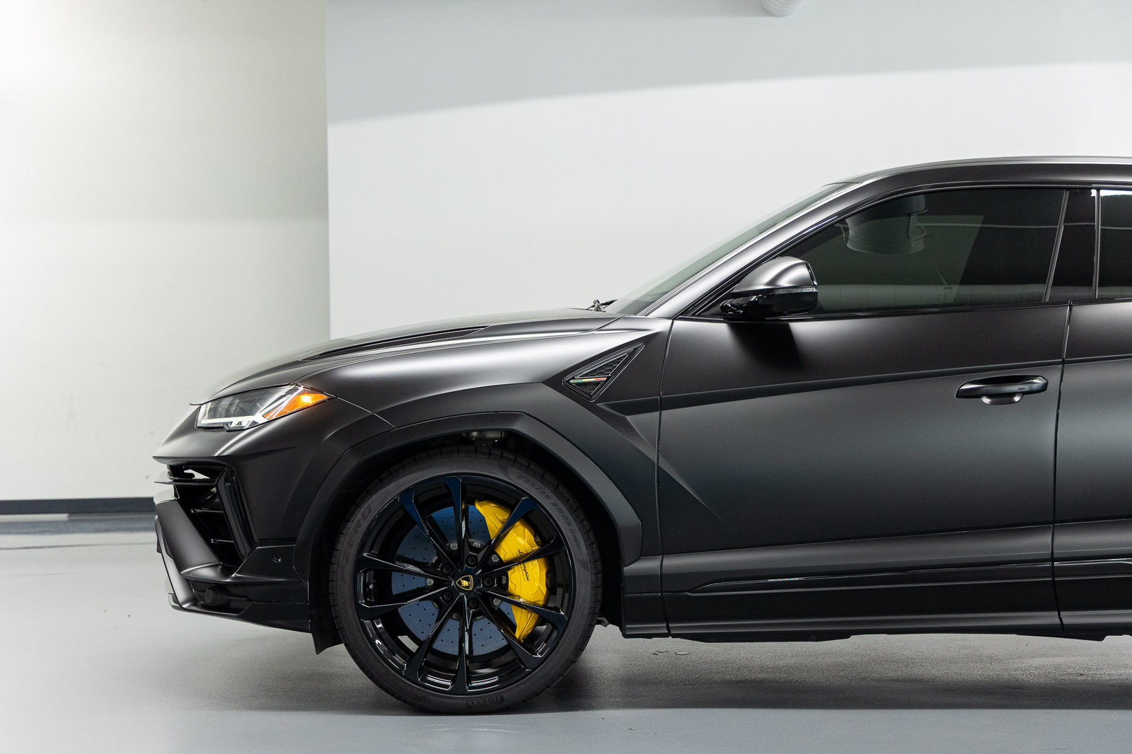 Used 2024 Lamborghini Urus S AWD/4WD image 16