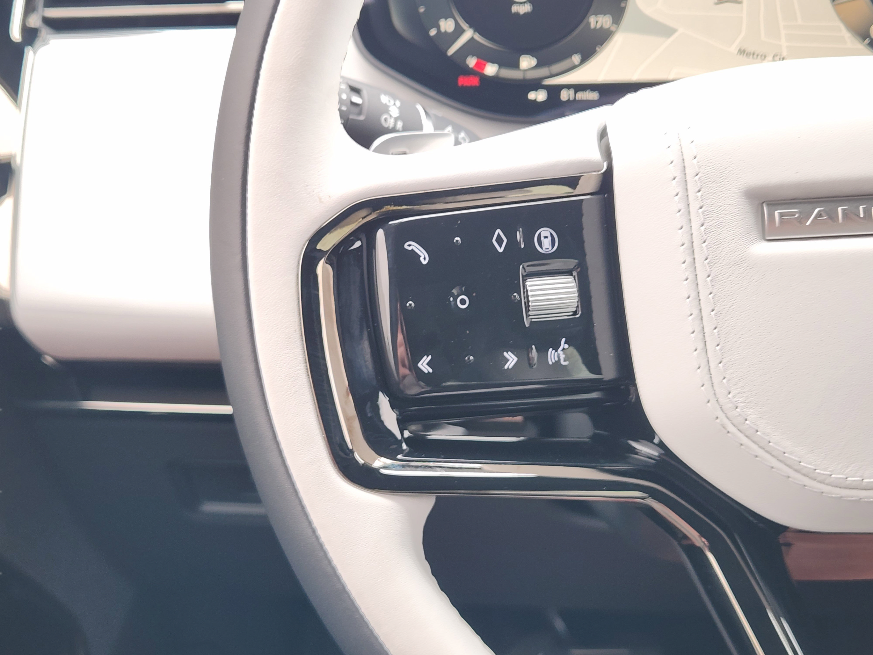 New 2026 Land Rover Range Rover Sport Dynamic SE AWD/4WD image 18