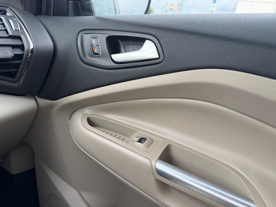 Used 2017 Ford Escape Titanium FWD image 31