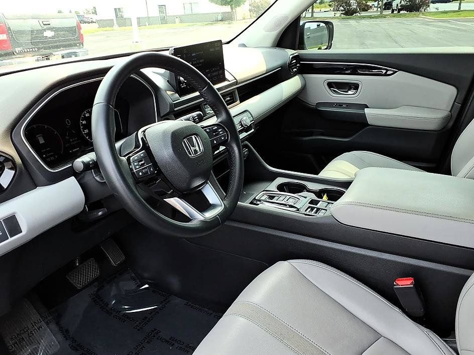 Used 2025 Honda Pilot EX-L image 15