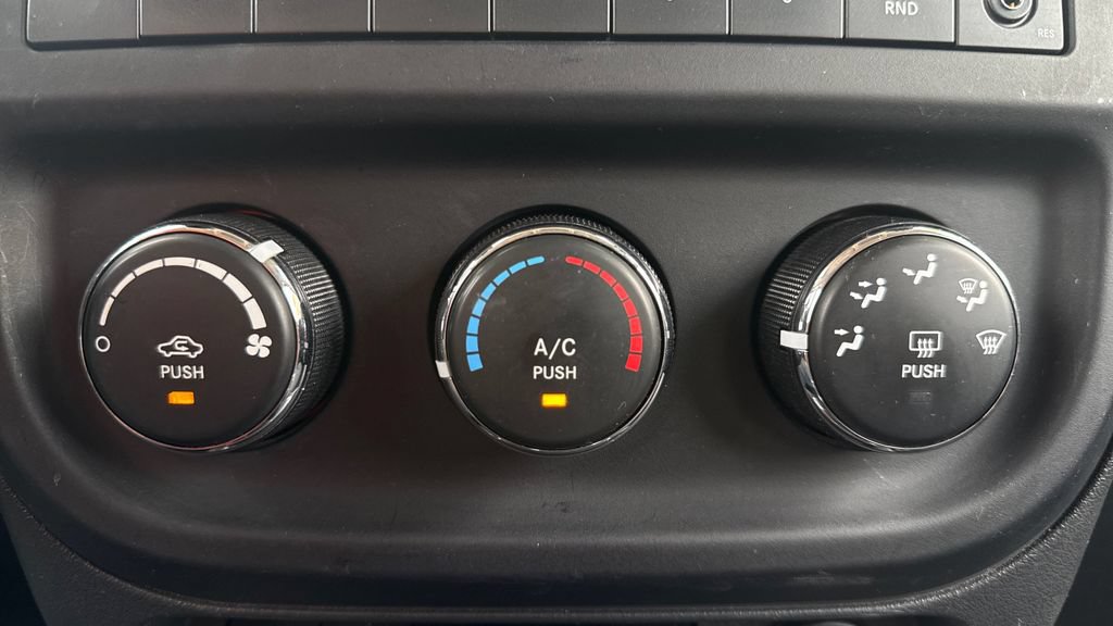 Used 2015 Jeep Patriot Latitude AWD/4WD image 26
