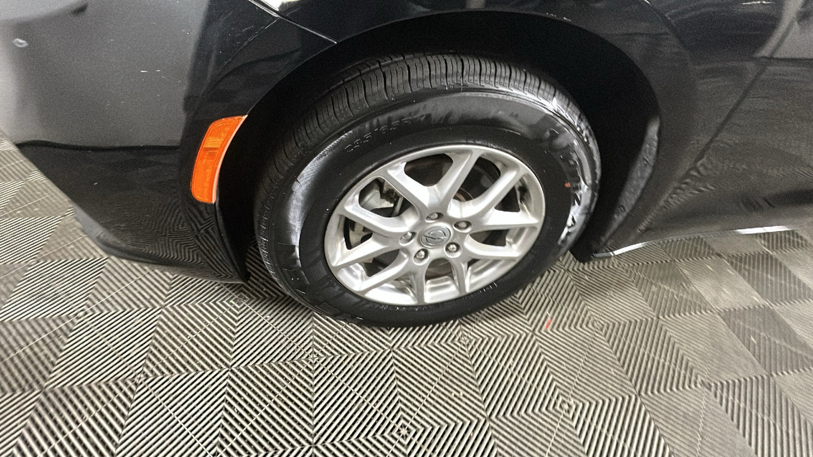 Used 2024 Chrysler Pacifica Touring-L FWD image 10