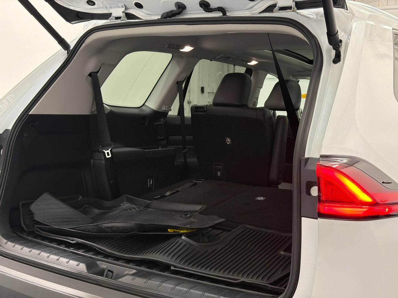 Used 2025 Toyota Grand Highlander AWD image 8