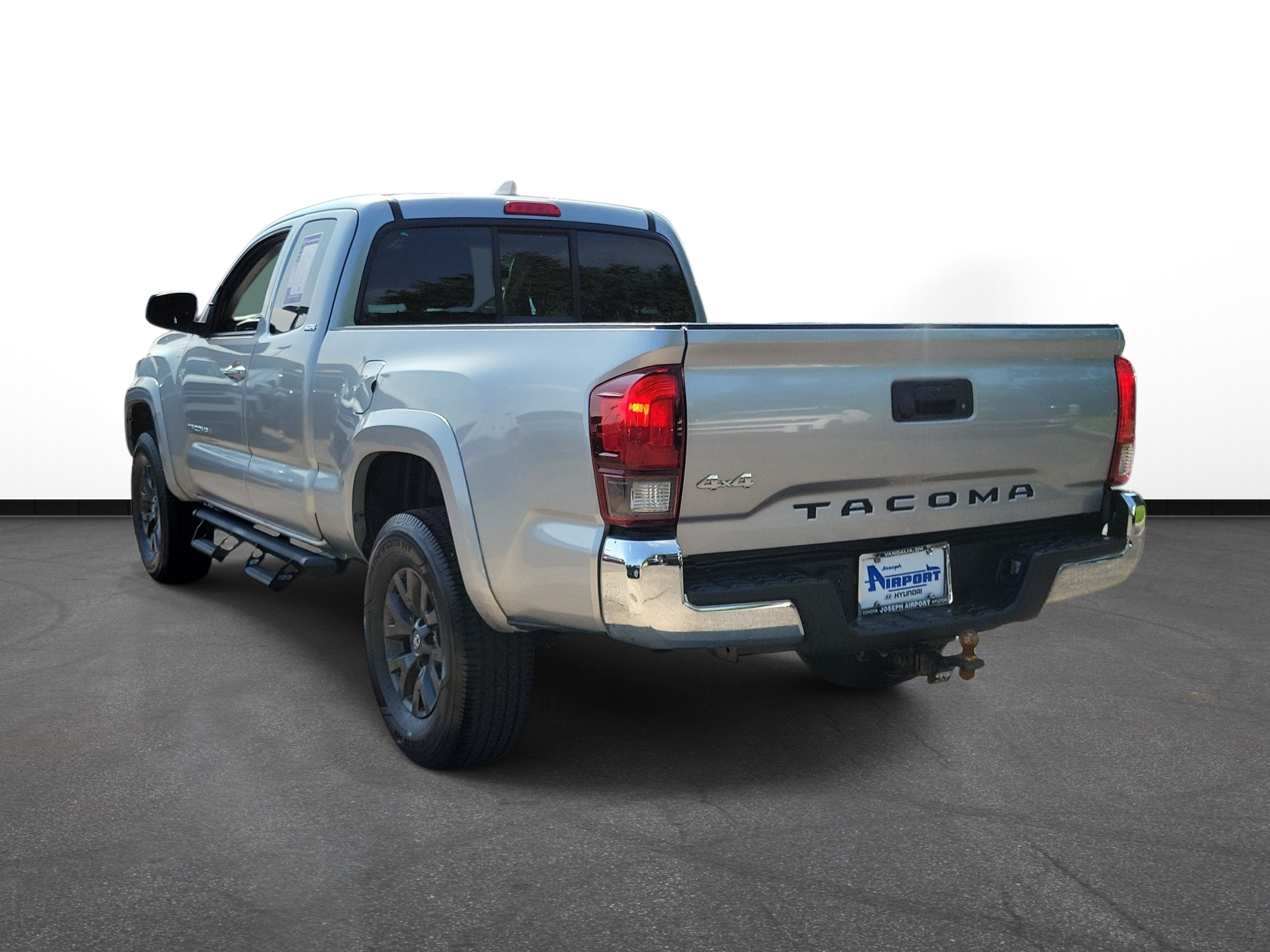Used 2022 Toyota Tacoma SR AWD/4WD image 3