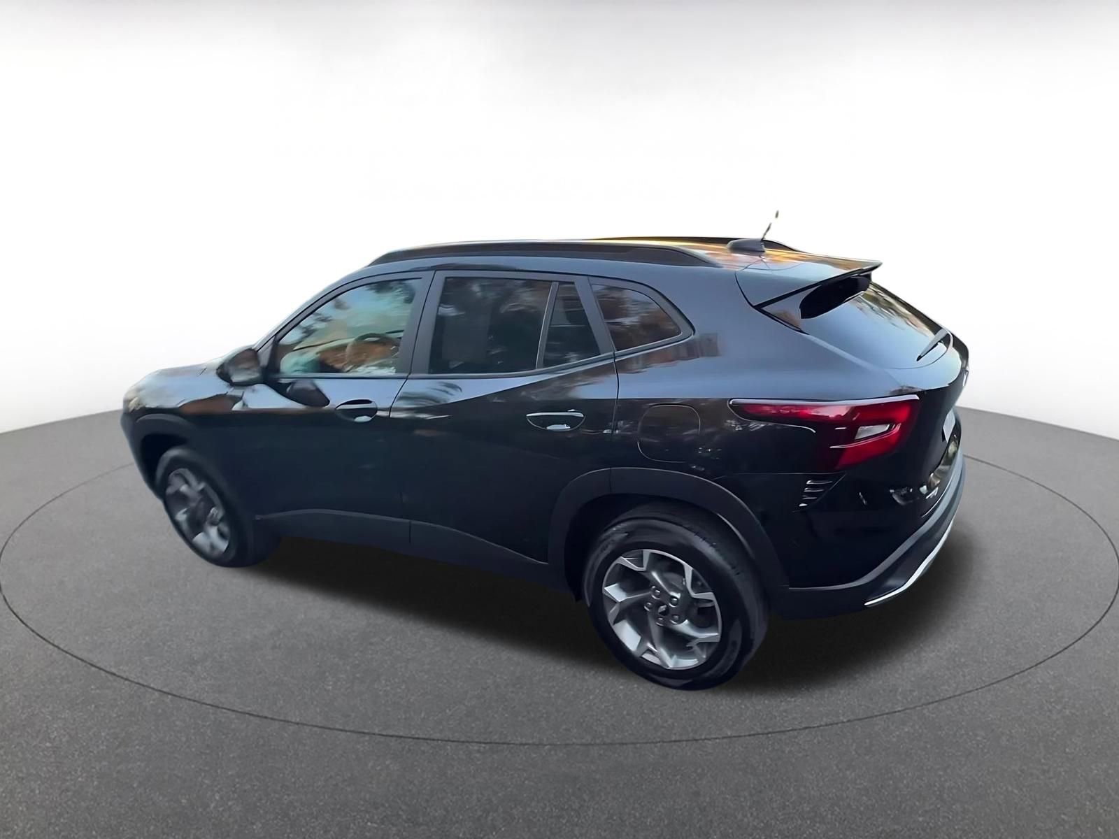 Used 2025 Chevrolet Trax LT image 11