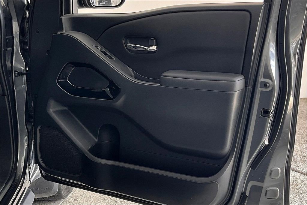 Used 2023 Nissan Frontier SV w/ Midnight Edition Package image 24