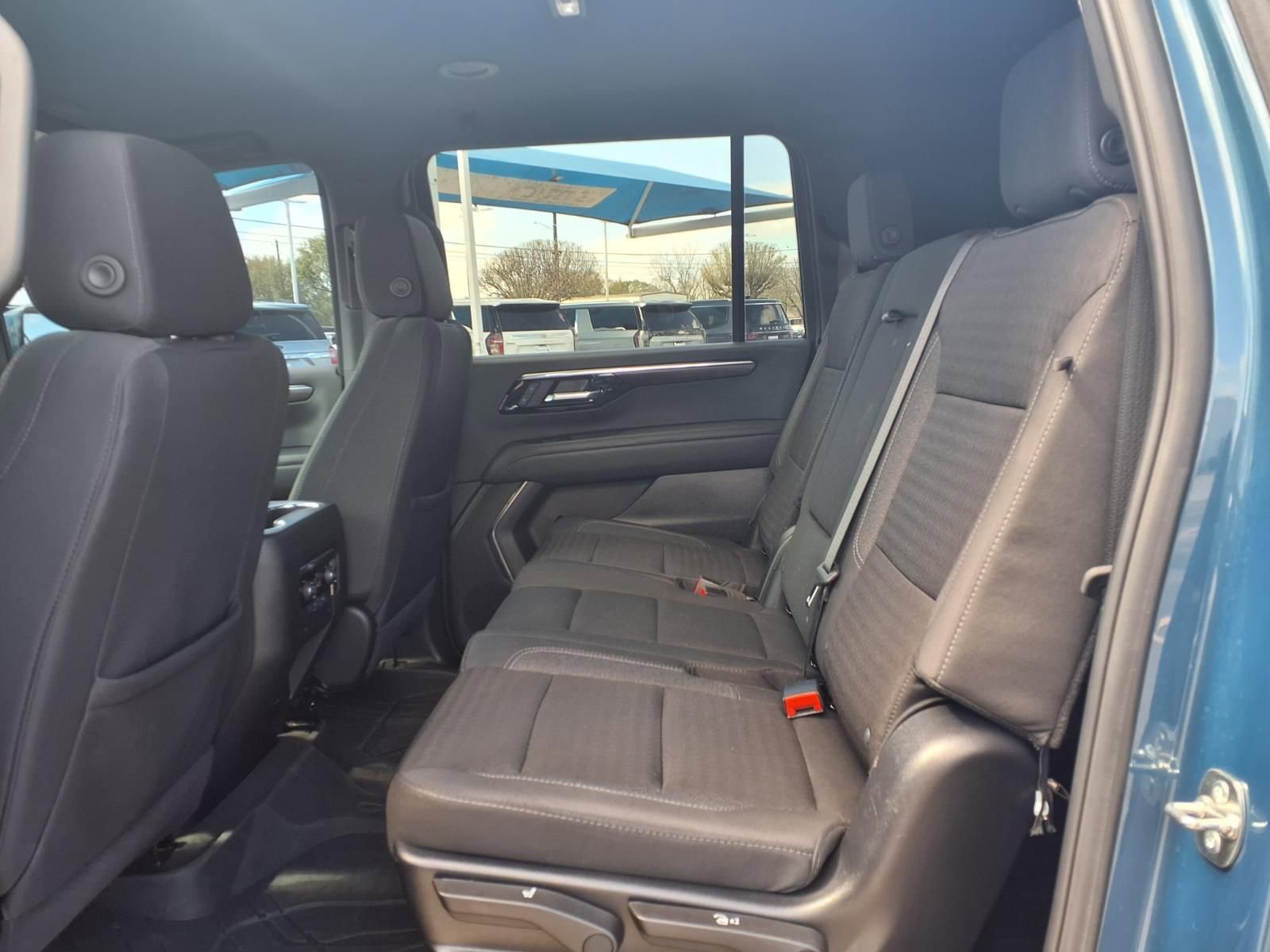 Used 2025 Chevrolet Suburban LS image 18