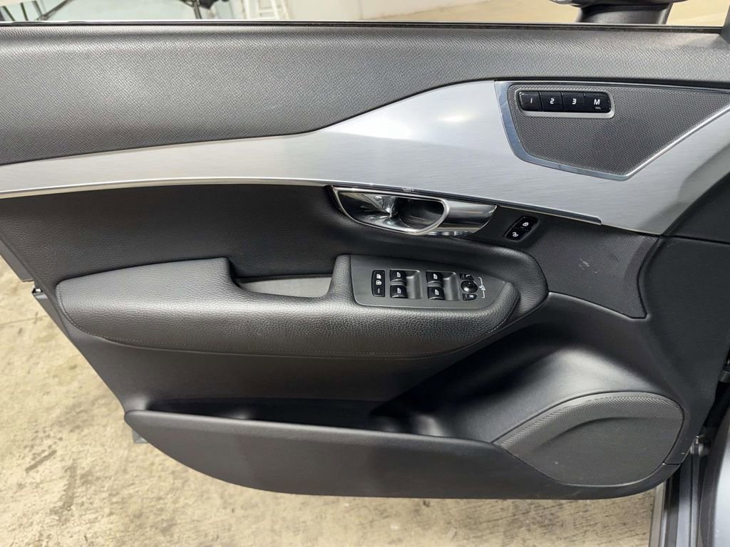 Used 2016 Volvo XC90 T8 Momentum w/ Vision Package image 20