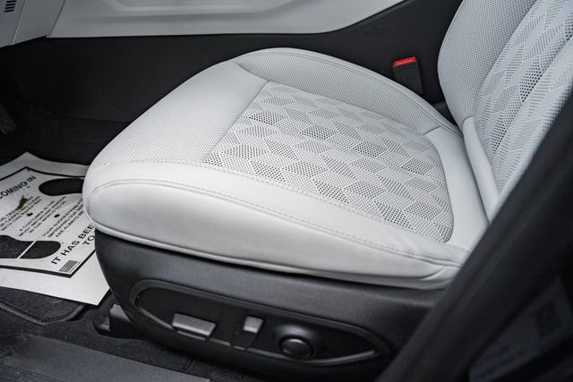 New 2026 Jeep Cherokee Overland image 45