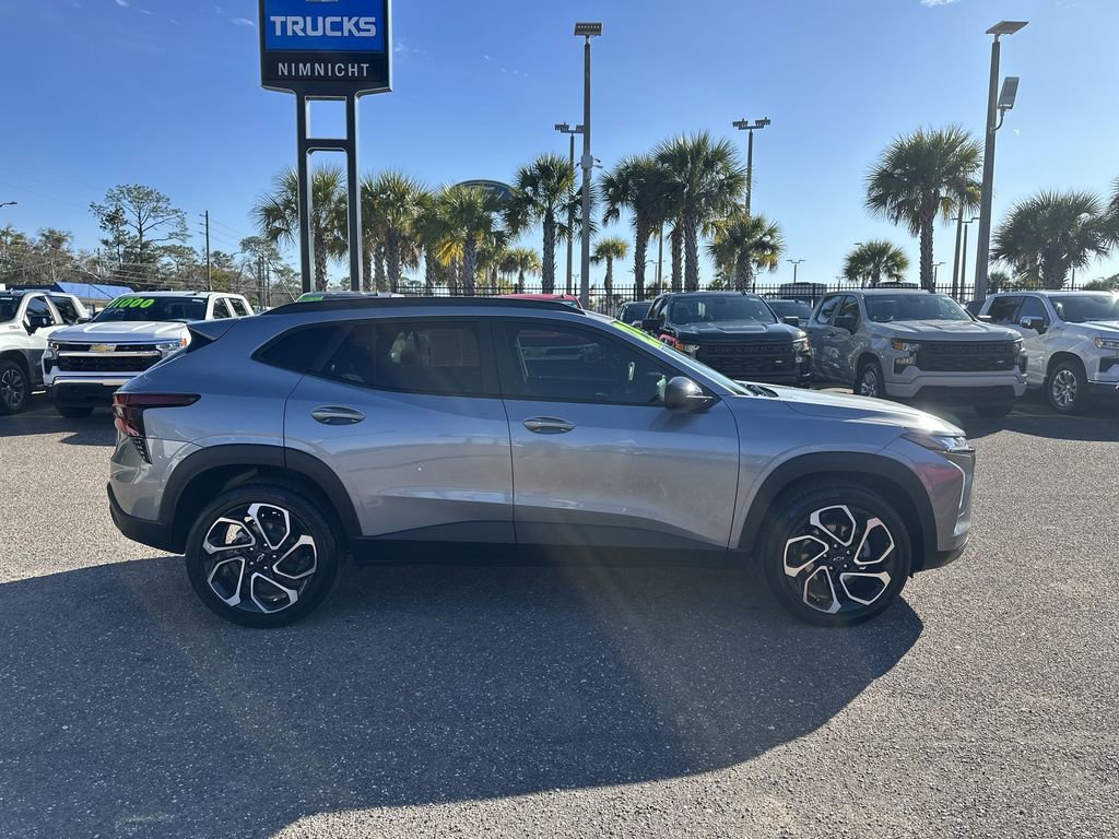 Certified 2025 Chevrolet Trax RS w/ Sunroof Package image 17