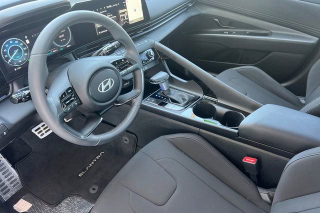Used 2025 Hyundai Elantra SEL FWD image 10