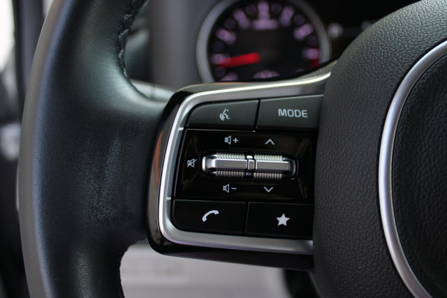 Used 2023 Kia Carnival LX FWD image 9