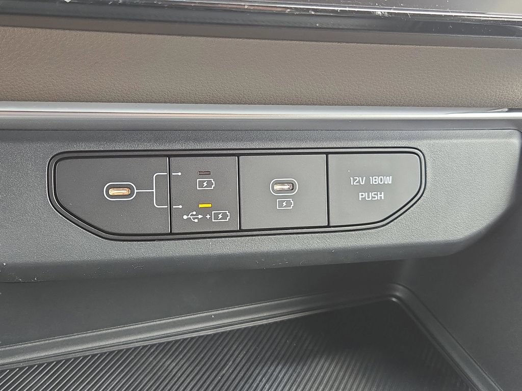 Certified 2025 Kia Carnival FWD image 25