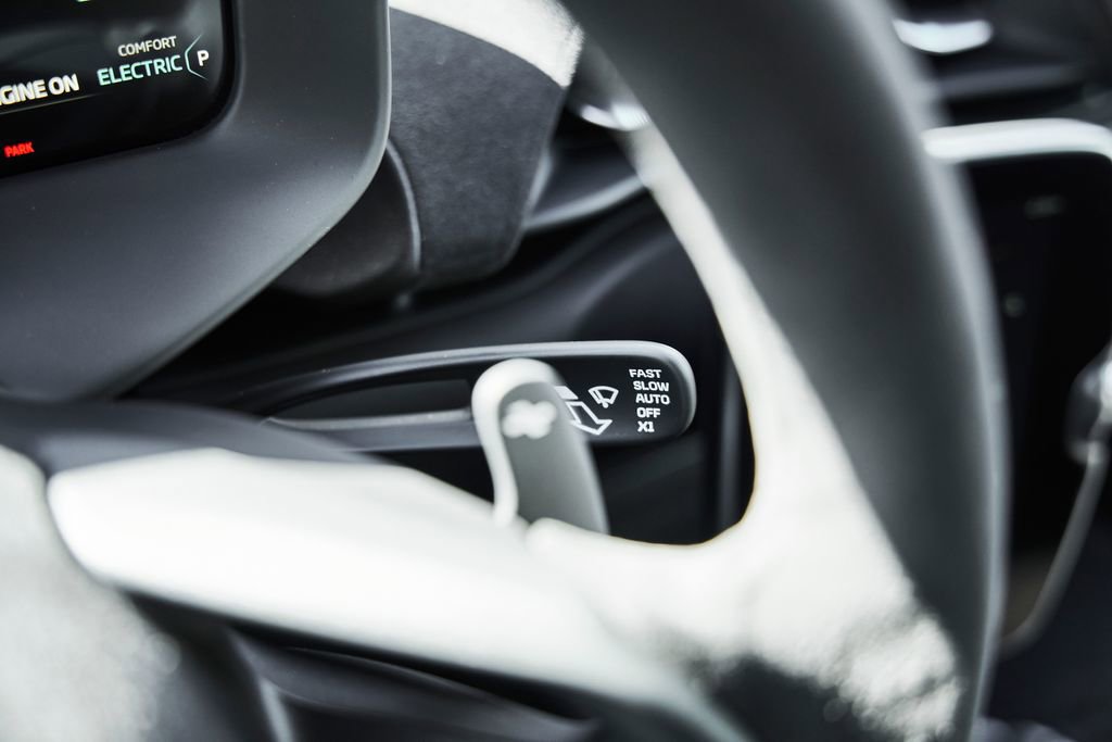 Used 2024 McLaren Artura RWD image 39